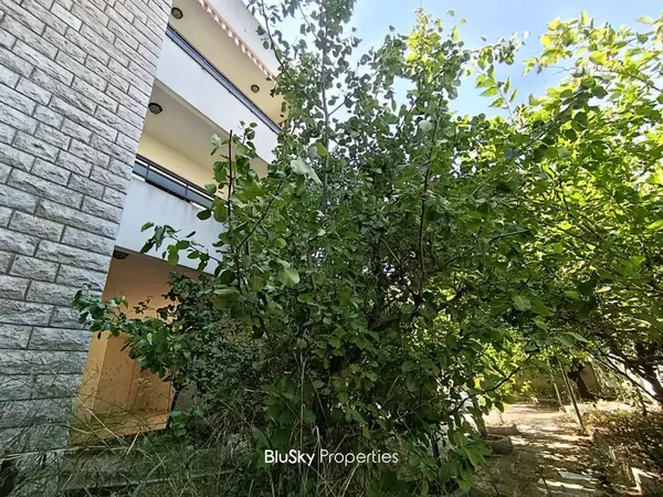 Building 1,230m² Sea View for Sale in Fatqa