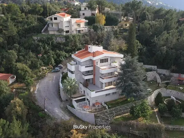 Villa 1,000m² Garden for Sale in Ghazir