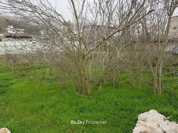 Land 600m² for Sale in Ghine