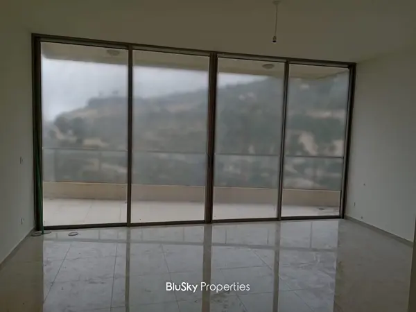 Apartment 115m² Terrace for Sale in Halat