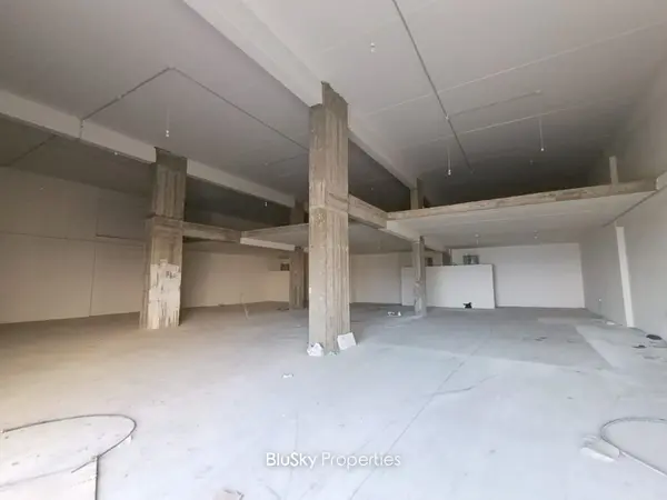 Warehouse 600m² with Terrace for Rent in Halat