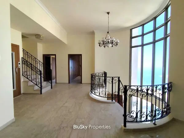 Villa 700m² Terrace for Sale in Harissa