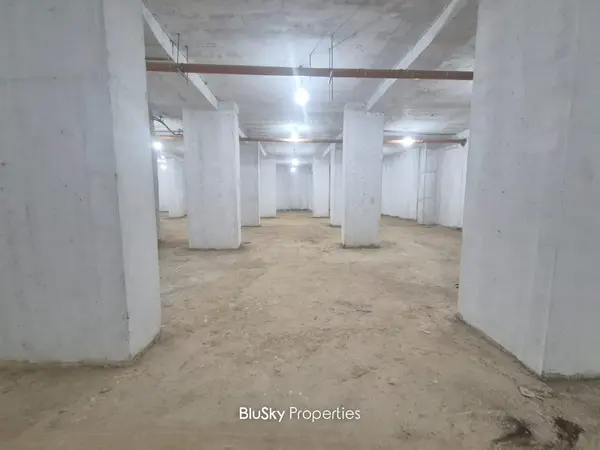 Warehouse 740m² for Sale in Hazmieh