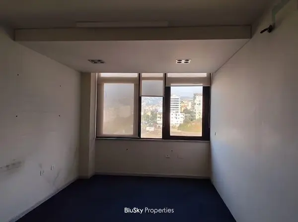 Office 75m² for Rent in Haret Sakher