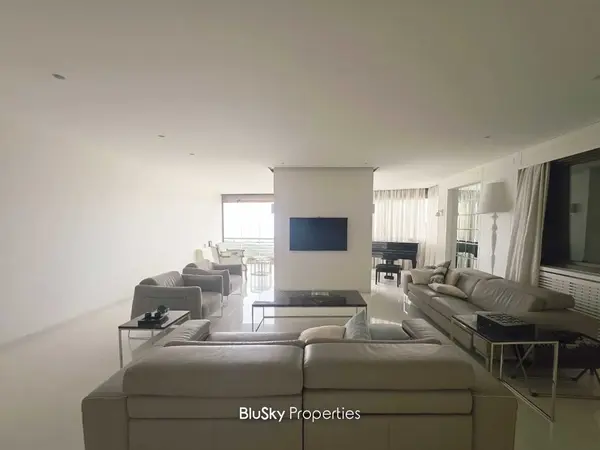 Apartment 300m² for Rent in Jouret El Ballout