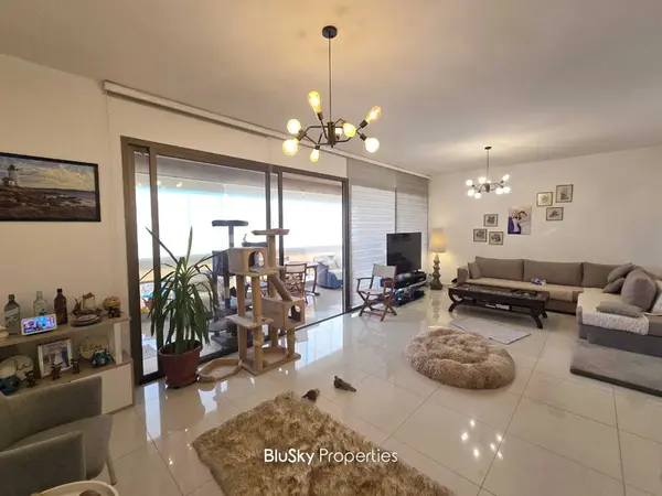 Apartment 166m² Balcony for Sale in Jdeideh