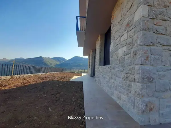 Villa 200m² Garden for Sale in Laklouk