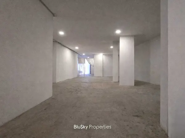 Warehouse 1,100m² for Sale in Mansourieh