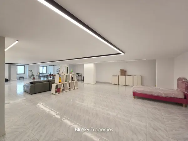 Office 370m² Open Space for Sale in Mansourieh
