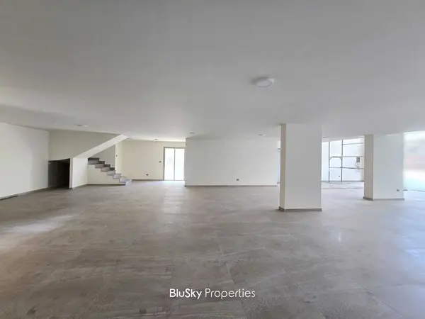 Showroom 500m² for Rent in Mansourieh