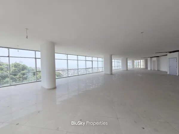Office 640m² for Rent in Mansourieh