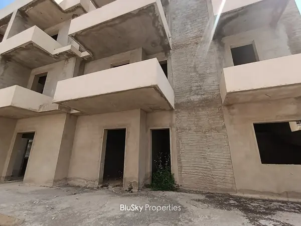 Building 1,370m² for Sale in Mastita