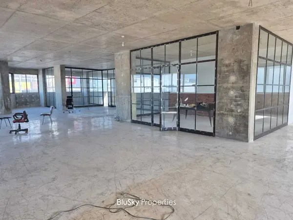 Office 400m² for Rent in Mkalles