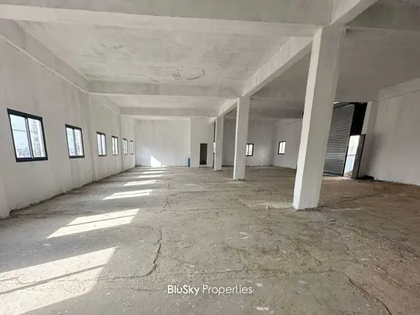 Warehouse 400m² for Rent in Mkalles
