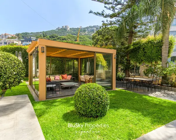 Apartment 300m² with Garden for Sale in Monteverde