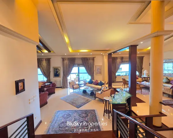 Villa 630m² with Garden for Sale in Monteverde