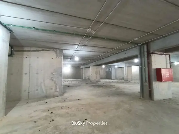 Warehouse 1,000m² for Rent in Naher Ibrahim