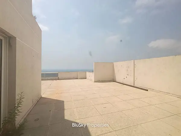 Triplex 720m² Balcony for Sale in Sahel Alma