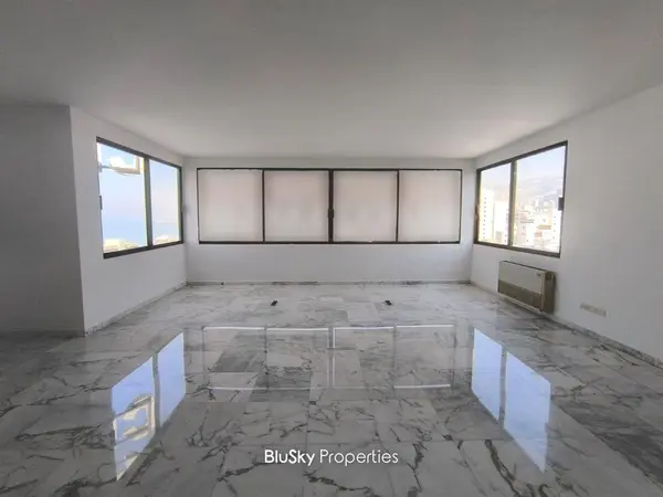 Office 210m² Reception for Sale in Zalka