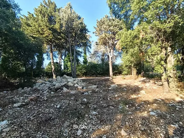 Land 752m² for Sale in Zebdine