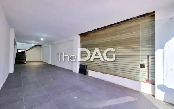 Corner 110 SQM Shop for Rent in Dora