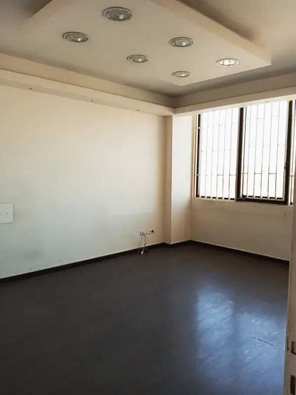 Prime Location Office in Dora Metn