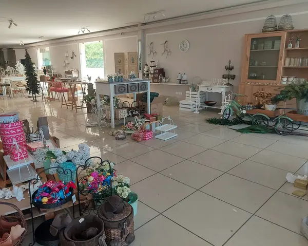 Showroom in Mazraat Yachouh, Metn