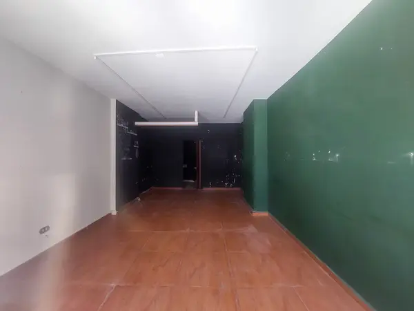 Prime Location Shop/Office in Bauchrieh, Metn