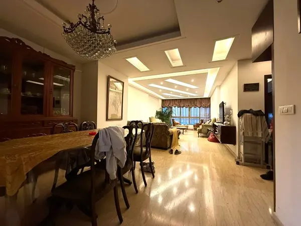 Apartment in Mazraa, Beirut in a Calm Neighborhood