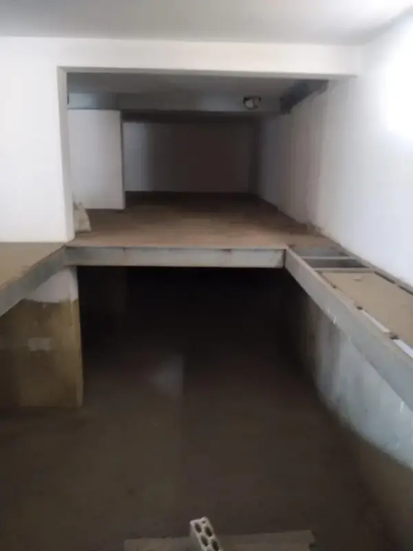 Showroom In Ras El dekwenne for Sale
