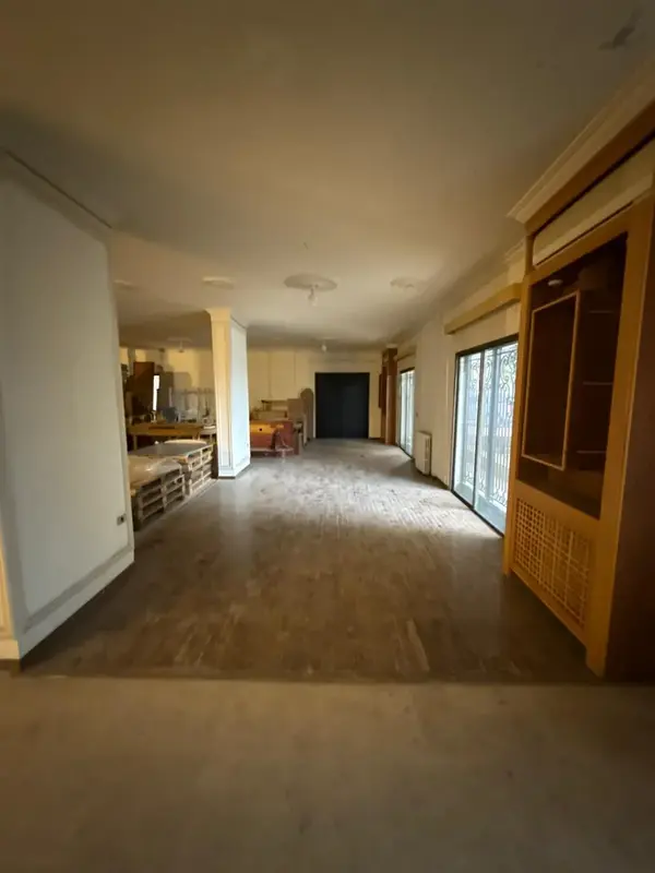For Sale: Showrroom in Mansourieh