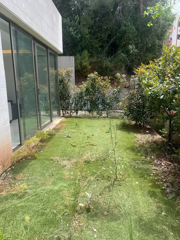 For Sale: Apartment in Ain Saadeh
