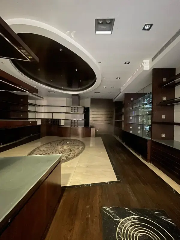 For Rent: Shop in Verdun