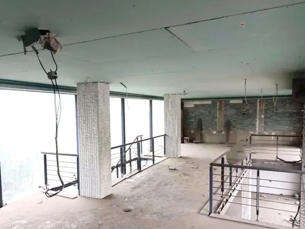 280 SQM Shop For Sale in Khalde