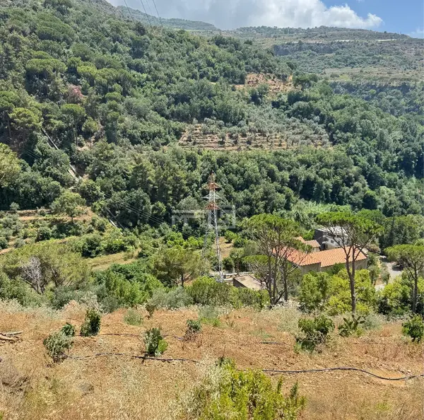 Land For Sale in Maasraiti / Aley