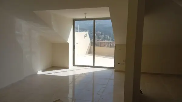 Rooftop for Sale in Mansourieh