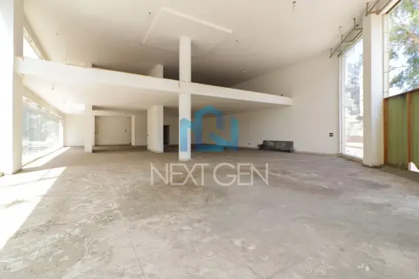 Showroom for Sale in Unesco