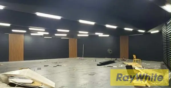 Showroom + Warehouse For Sale In Baouchriye – 1,100 Sqm