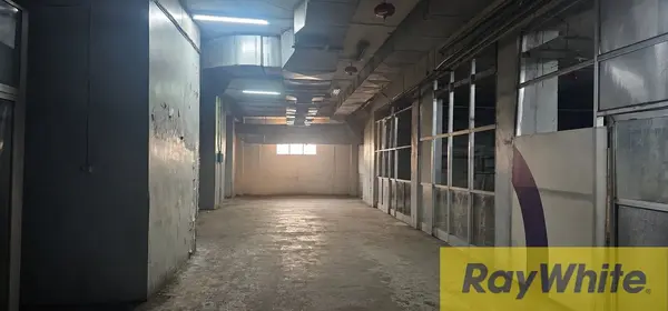 Warehouse For Sale In Jnah
