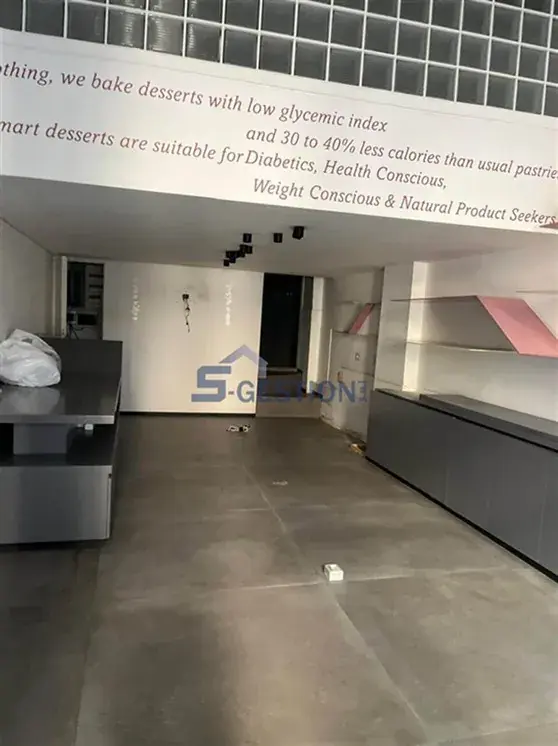 Shop Commercial Premises for Rent in Achrafieh