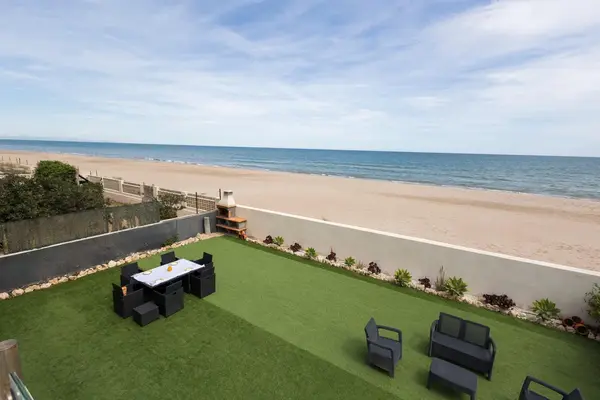 Spain renovated villa 3 floors, privileged location with sea view 003885