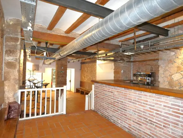 Barcelona restaurant for Sale located on a busy pedestrian street PR-00371