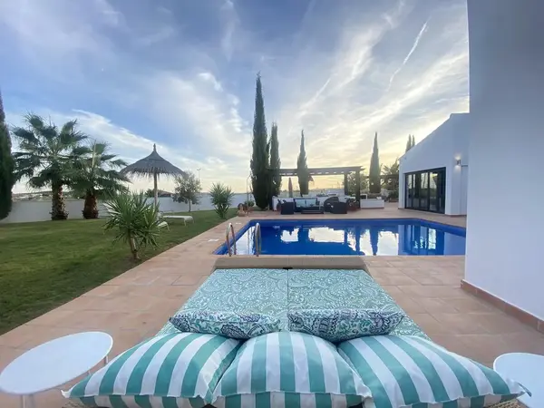 Spain Get your residency! luxury villa on a large plot with garden & pool SVM741898